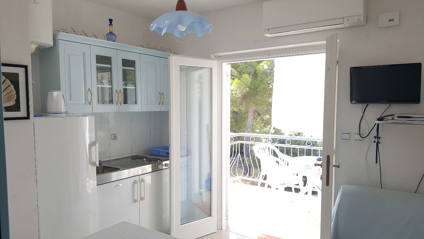 Apartments Petković, Žaborić - Blue apartment 50m from the sea, parking and berth